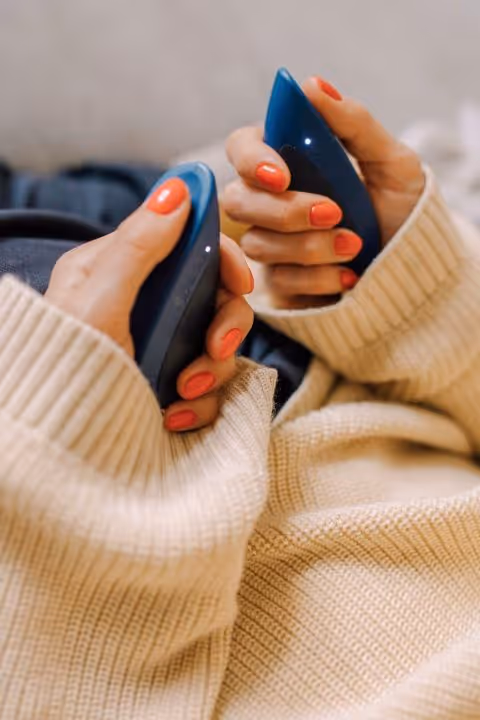 Glimp Pebbles in een open hand